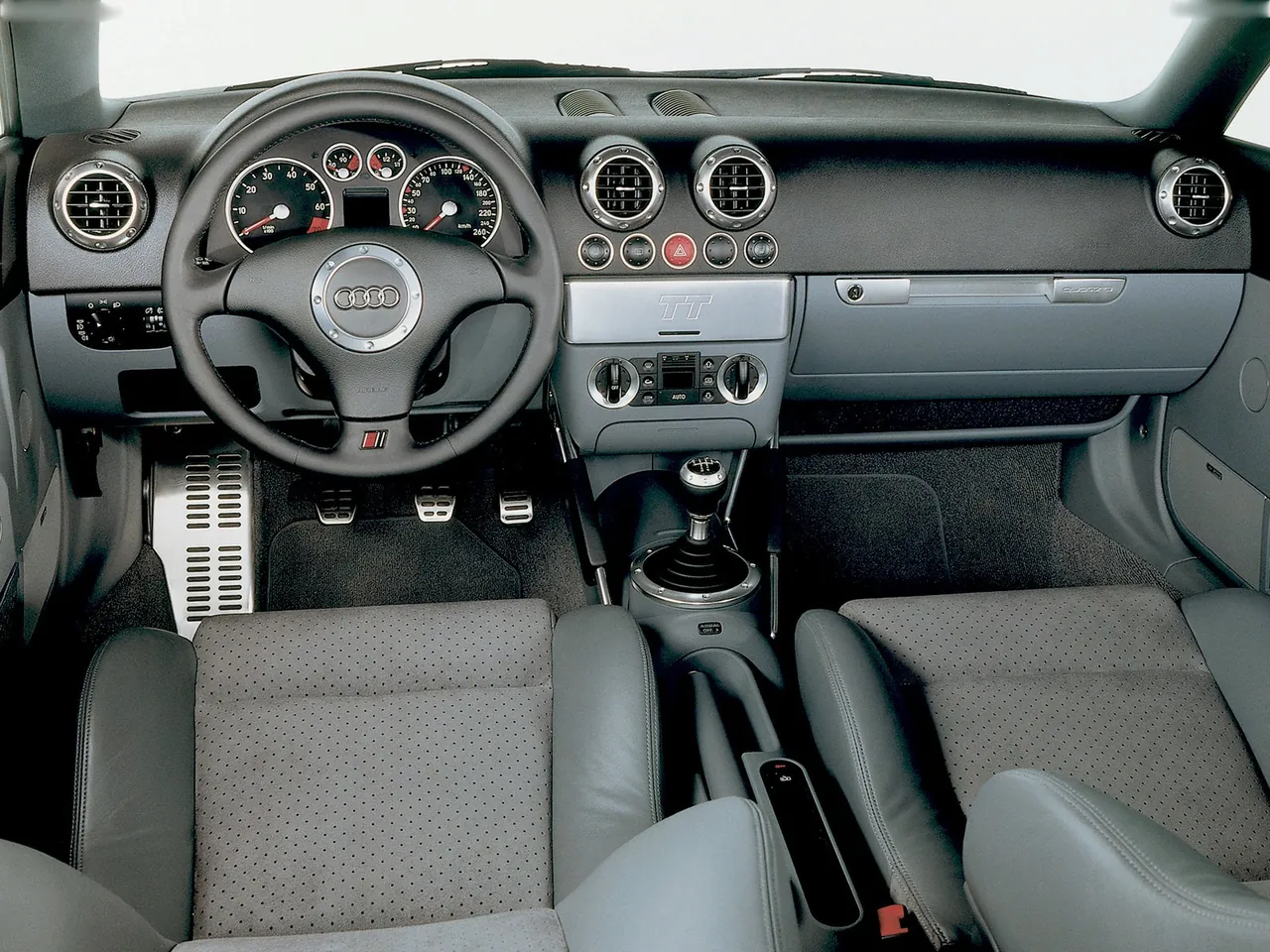 Audi TT Coupe (1999) – interiér