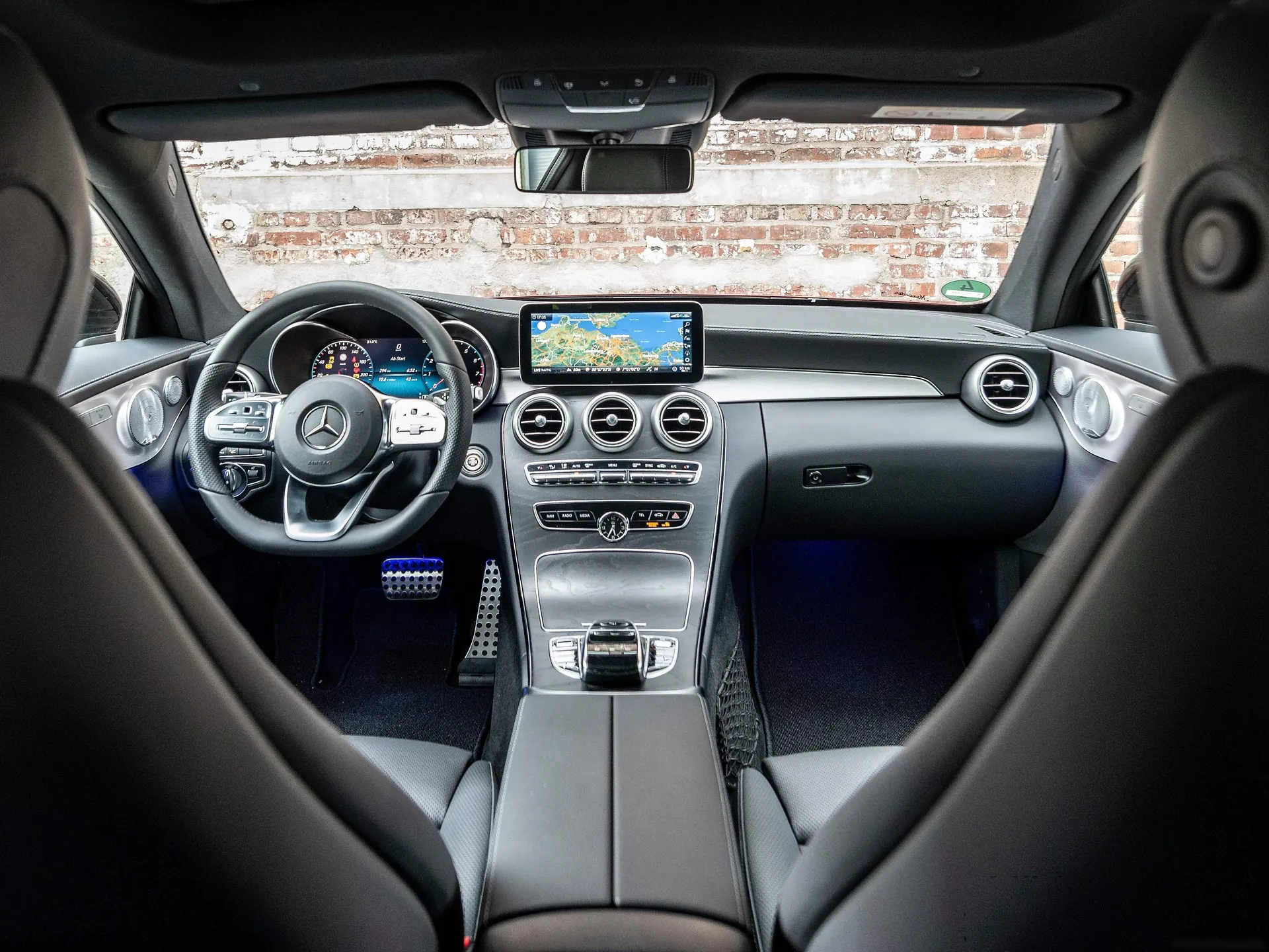 Mercedes-Benz C-Class Coupe (2019) – interiér