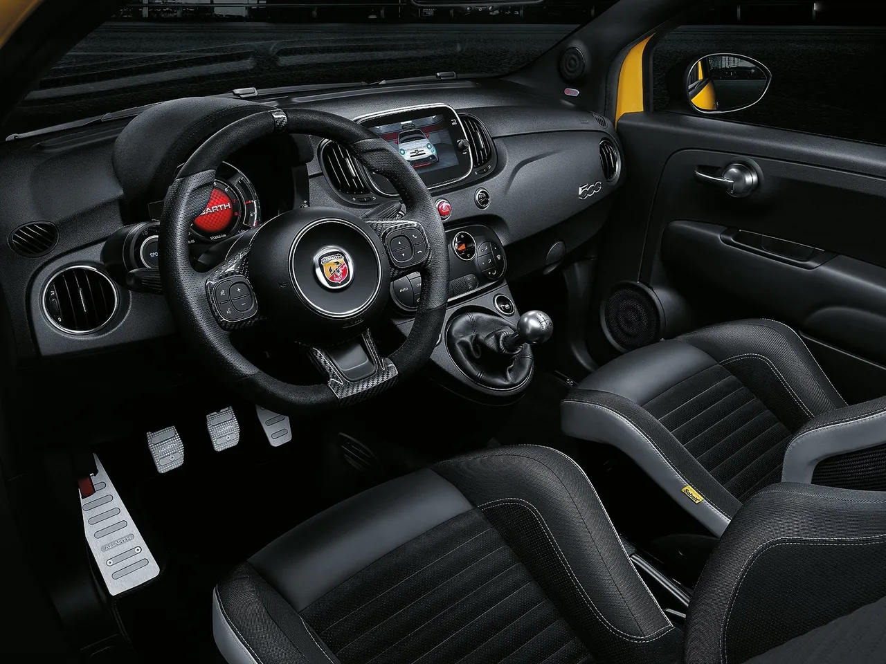 Fiat 595 Abarth (2019) – interiér