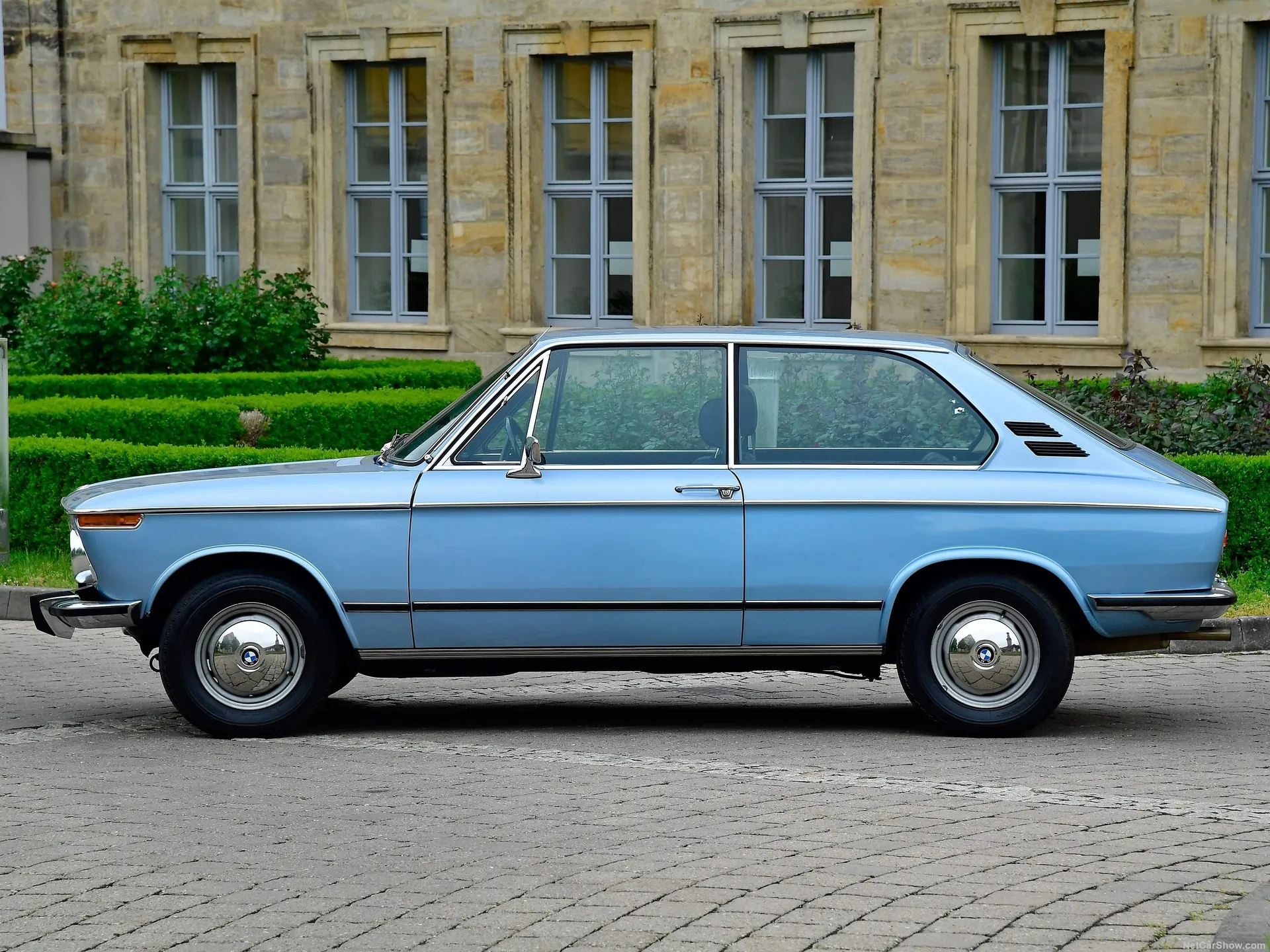 BMW 1802 Touring (1972) – boční profil