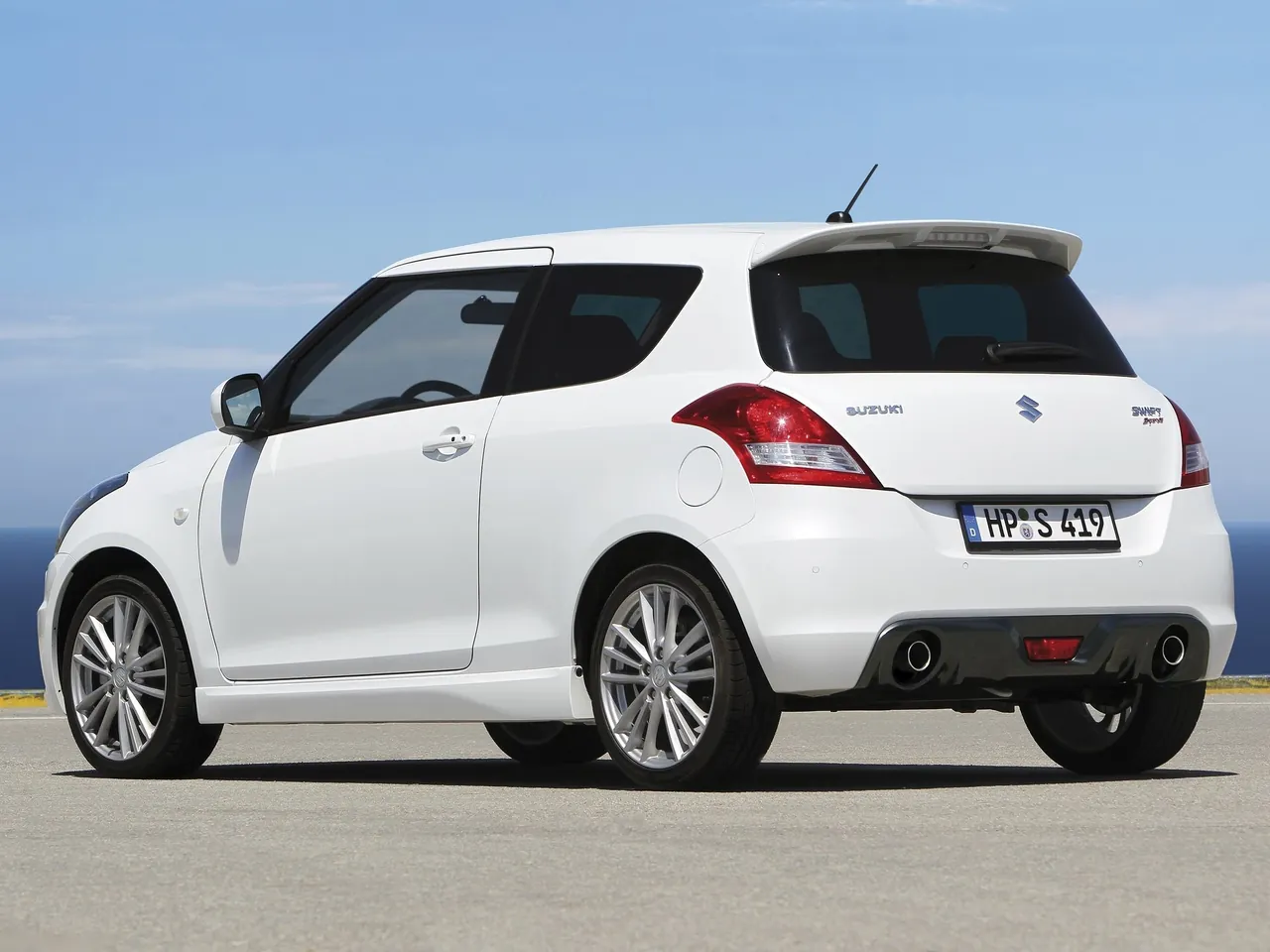 Suzuki Swift Sport (2012) – zadní tříčtvrteční pohled