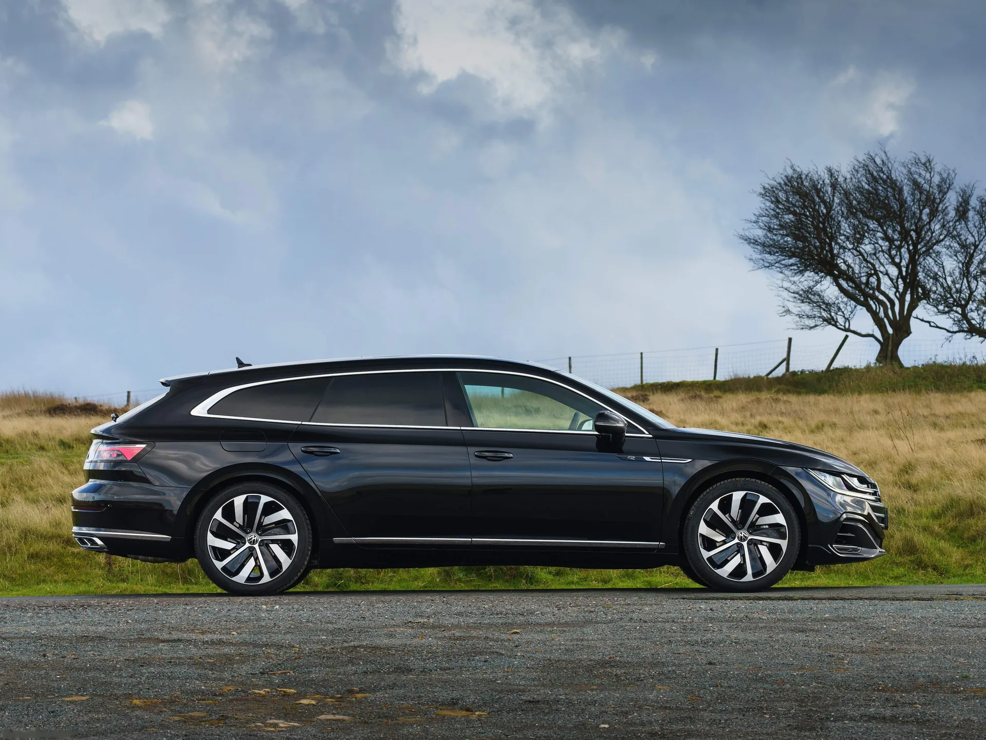 Volkswagen Arteon Shooting Brake [UK] (2021) – boční profil