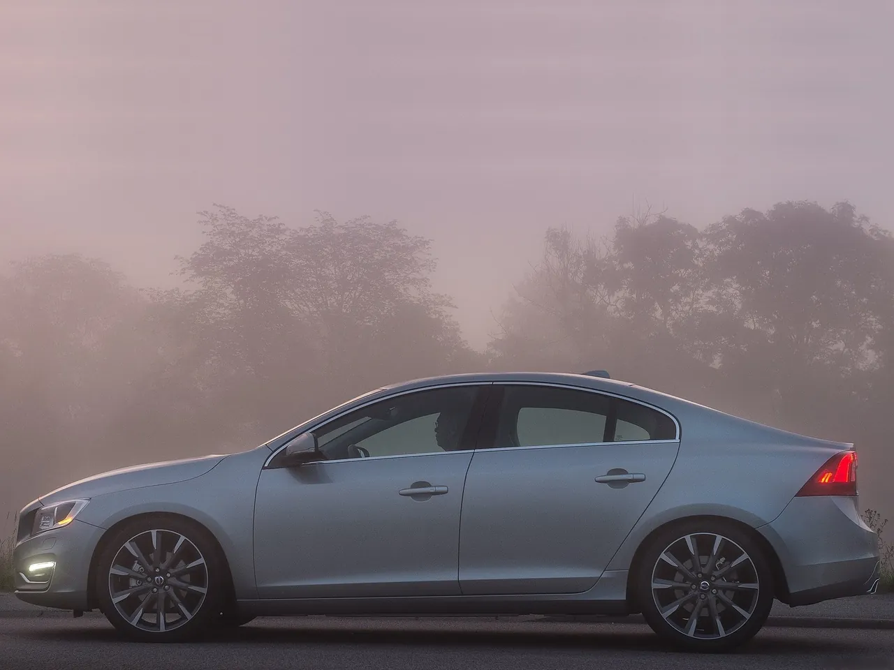 Volvo S60 (2014) – boční profil