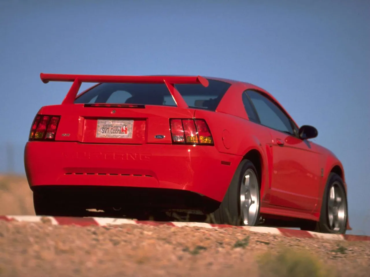 Ford Mustang SVT Cobra R (2000) – zadní tříčtvrteční pohled