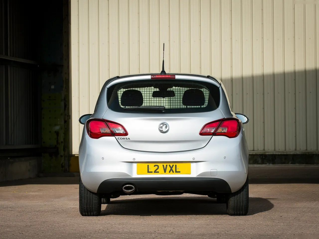 Vauxhall CorsaVan (2015) – zezadu