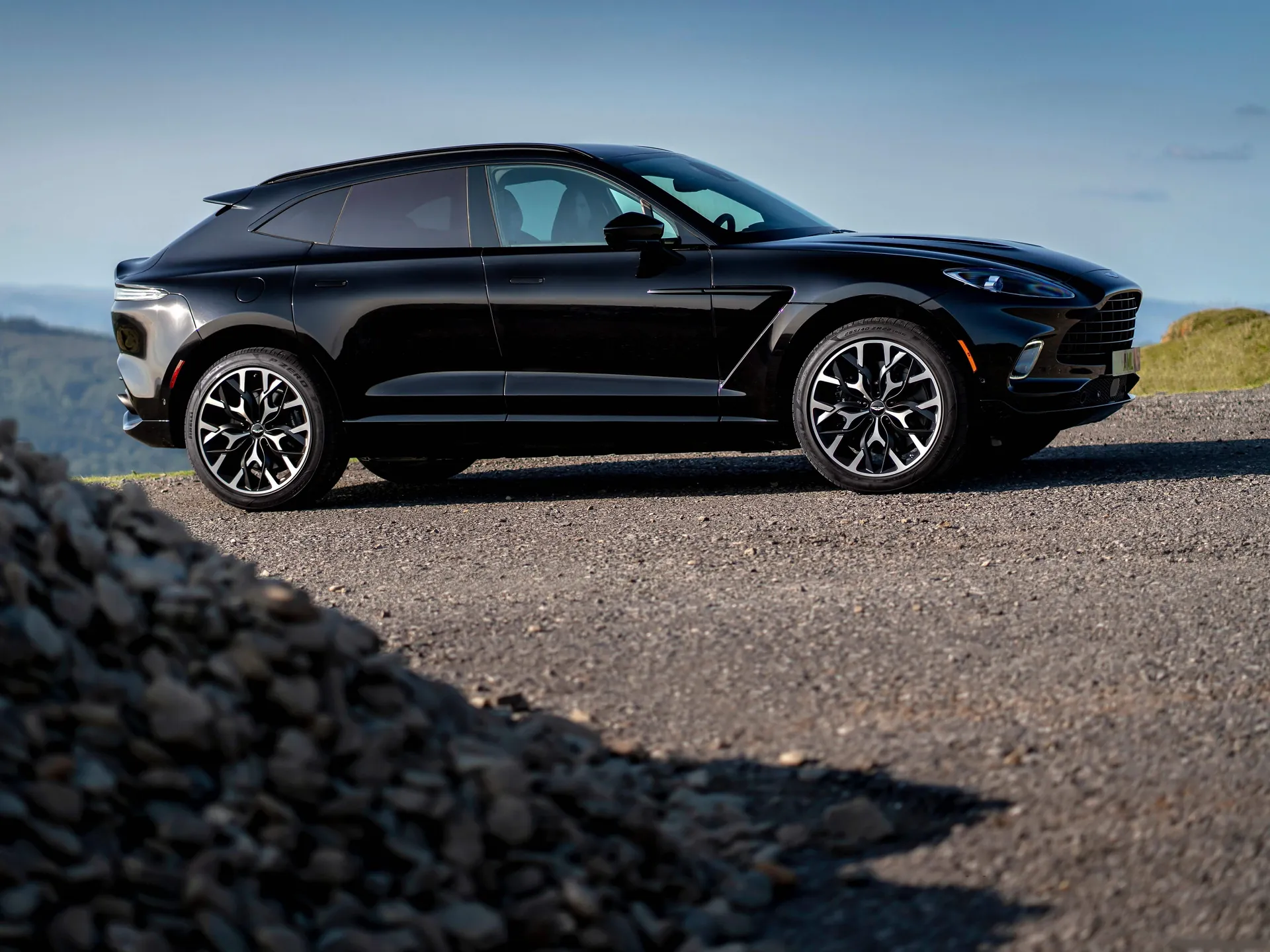 Aston Martin DBX (2021) - Side Profile