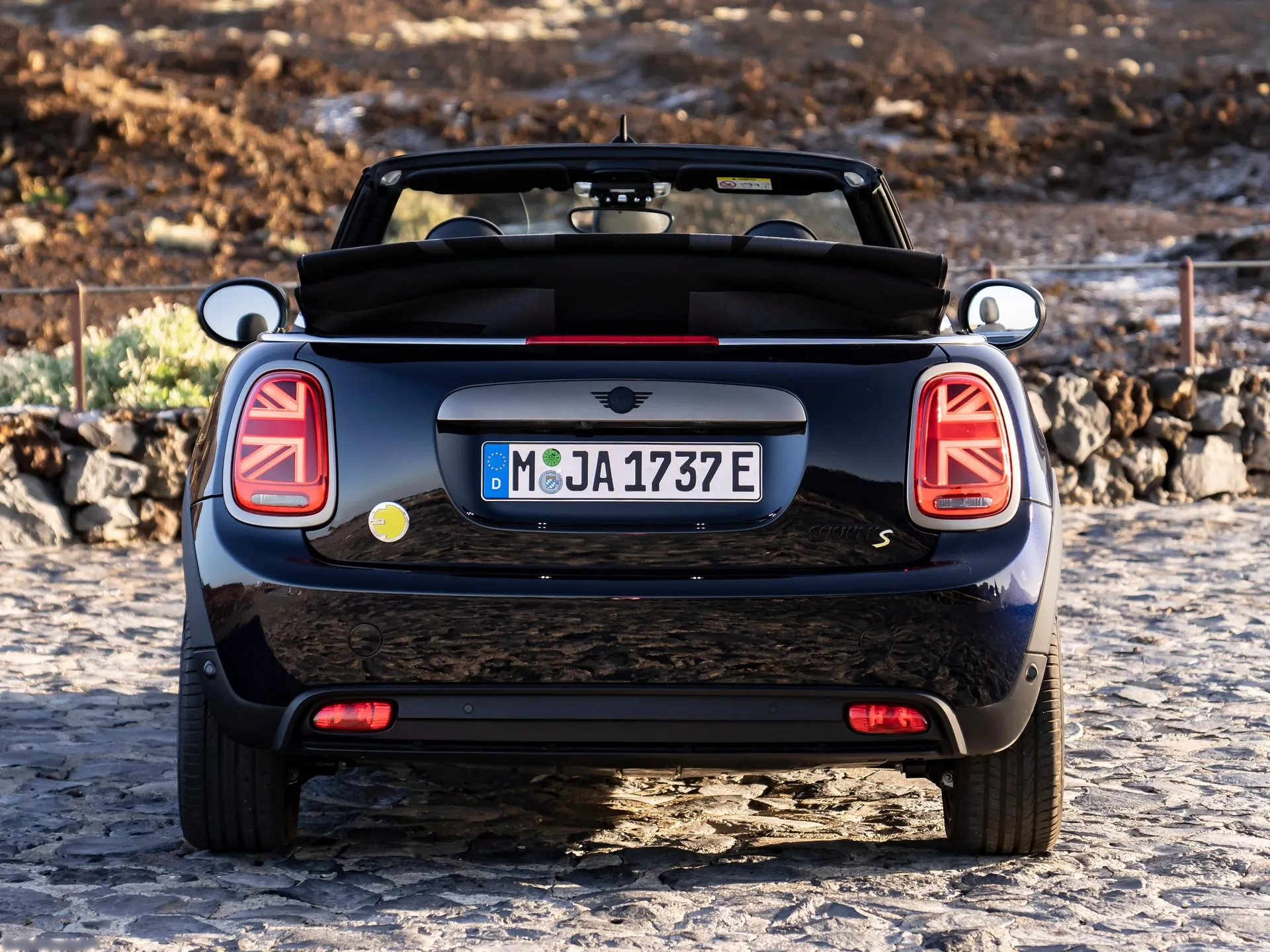 Mini Cooper SE Convertible (2023) – zezadu
