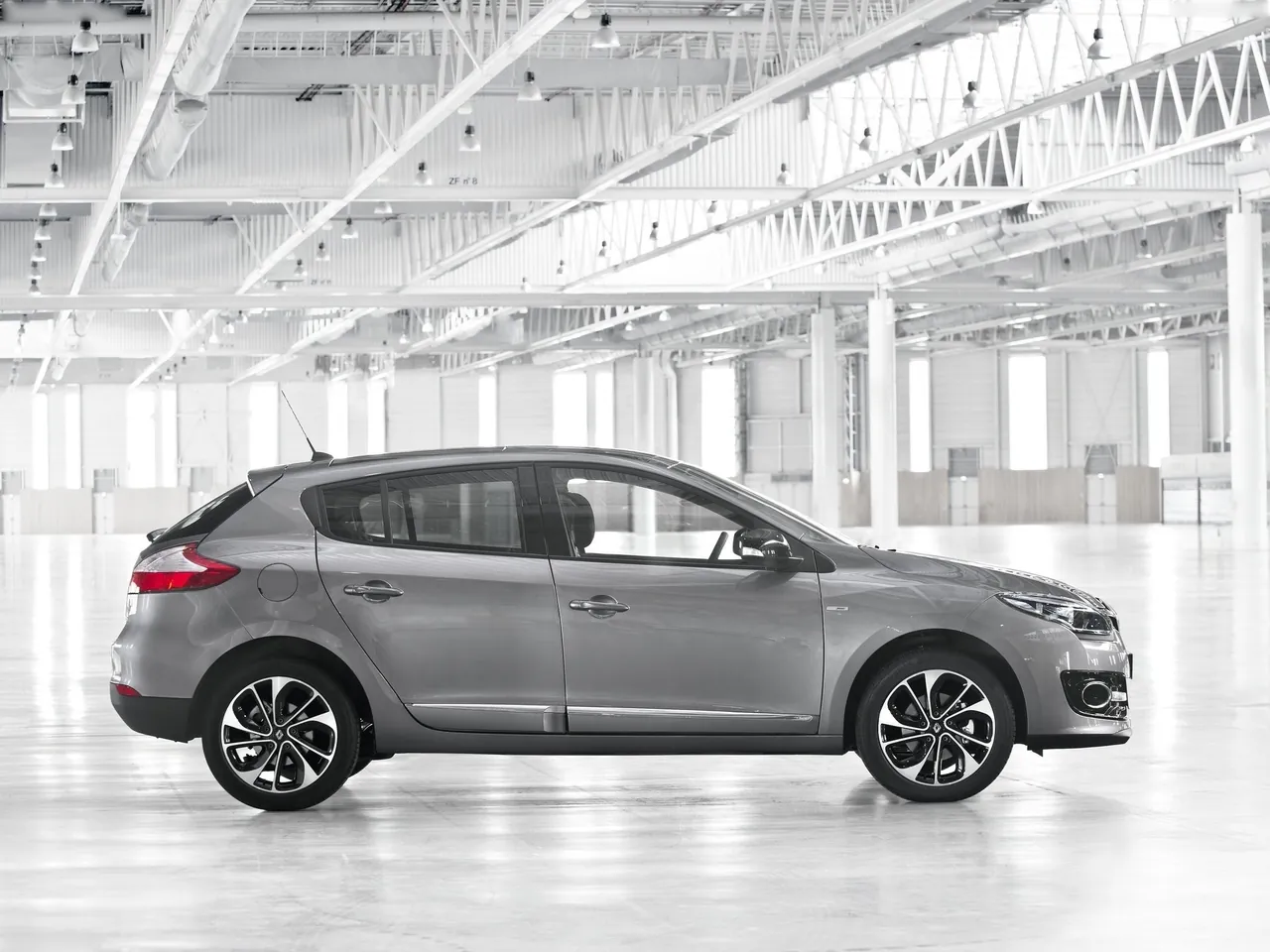 Renault Megane (2014) – boční profil