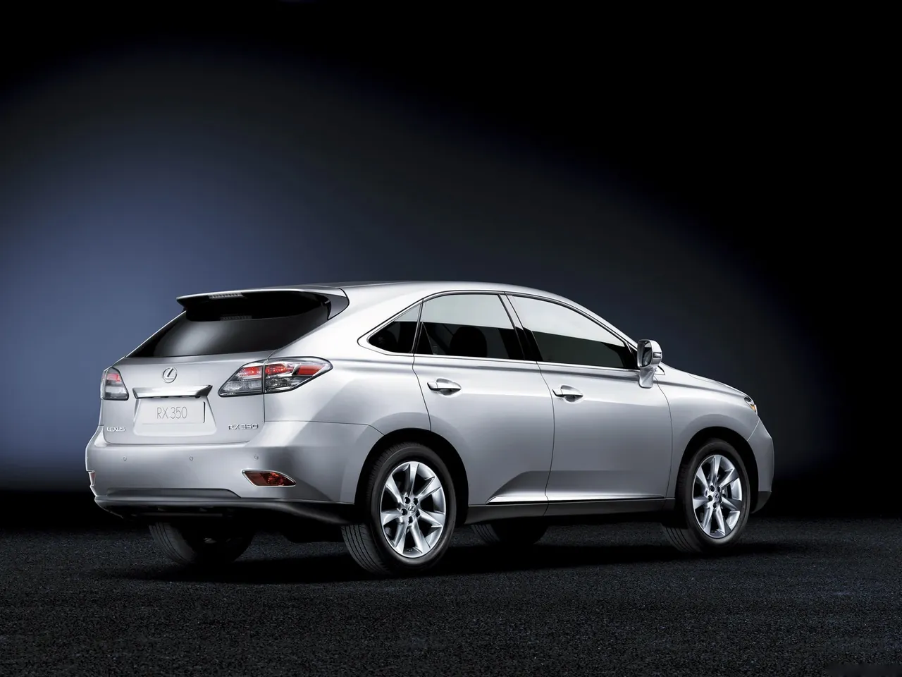 Lexus RX 350 (2010) – zadní tříčtvrteční pohled