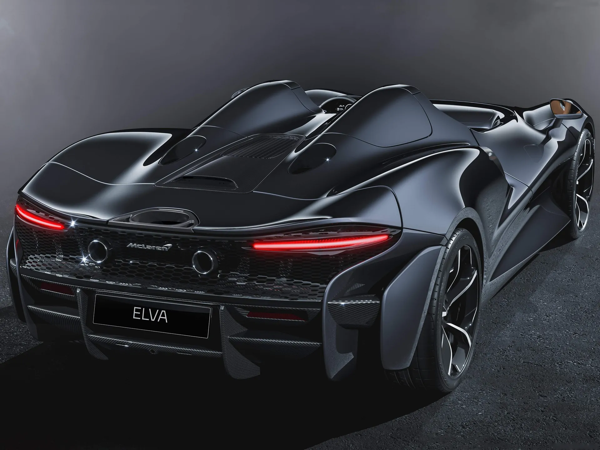 McLaren Elva (2021) – zadní tříčtvrteční pohled