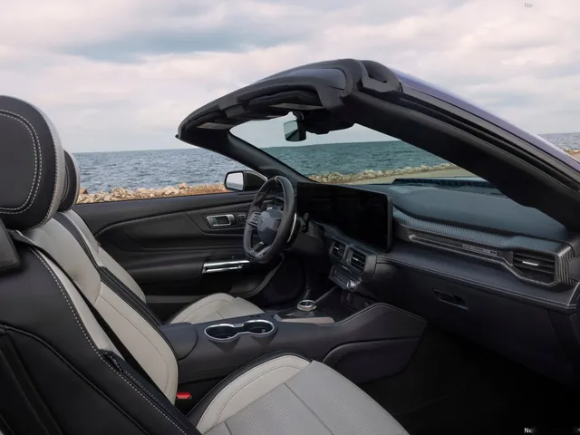 Ford Mustang Dark Horse SC Convertible (2027)
