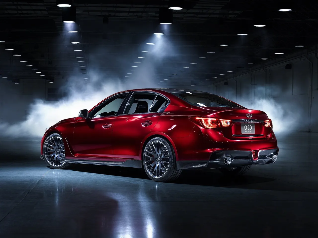Infiniti Q50 Eau Rouge Concept (2014) – zadní tříčtvrteční pohled