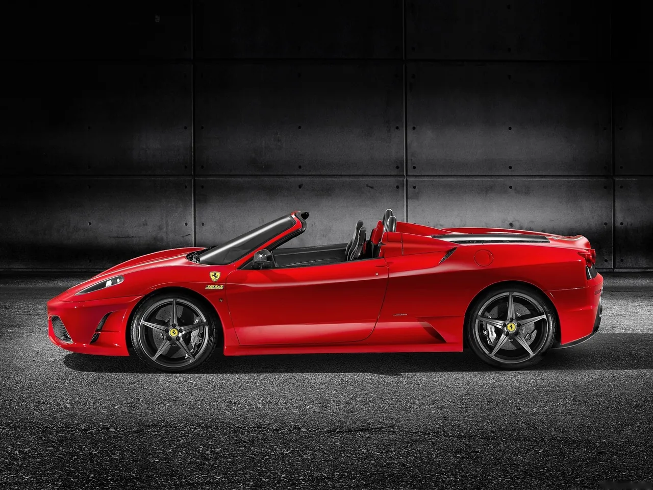 Ferrari Scuderia Spider 16M (2009) – boční profil