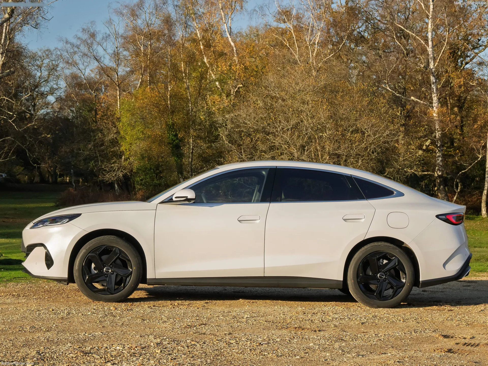 BYD Seal 6 DM-i Sedan [UK] (2026) – boční profil