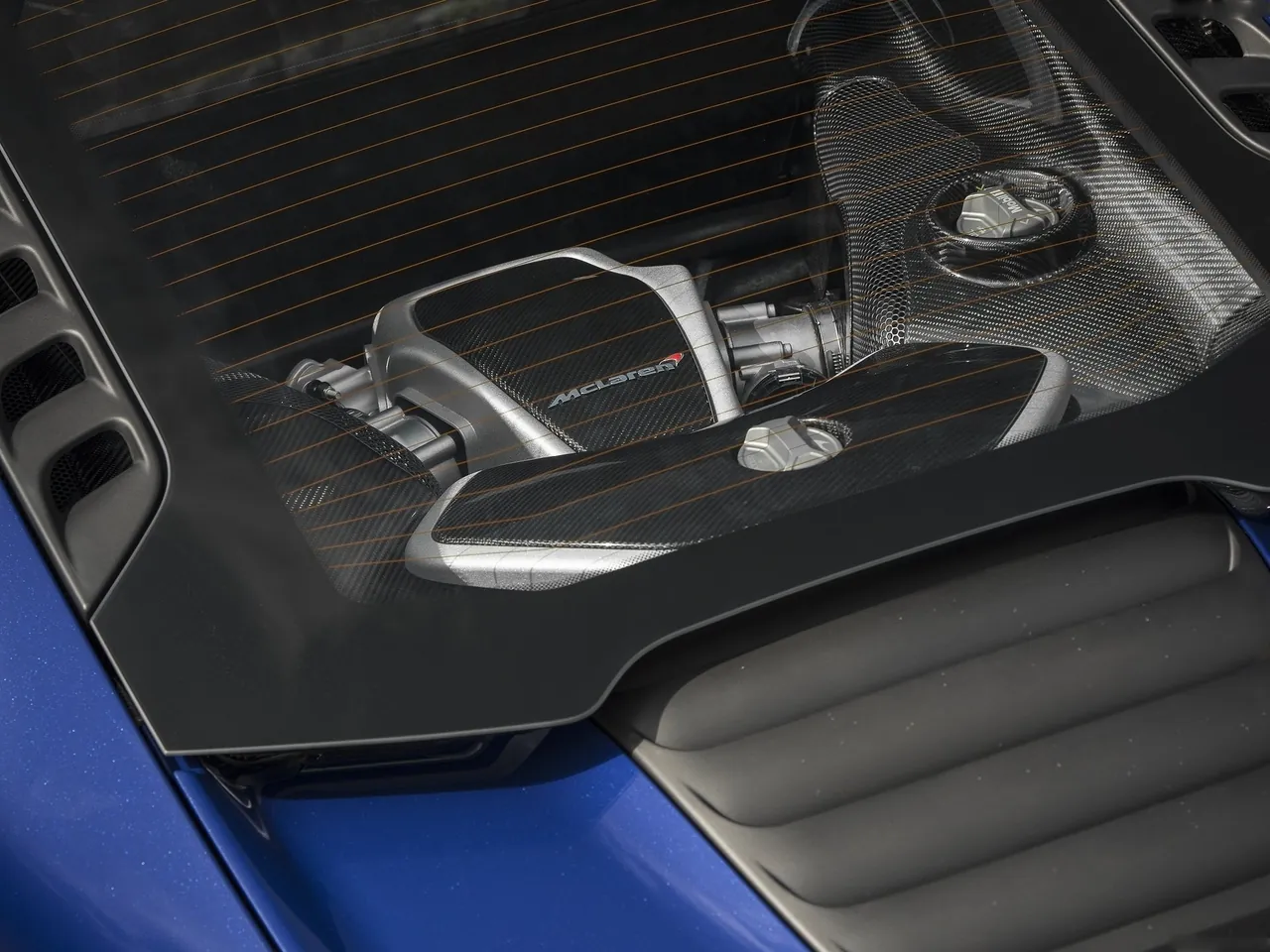 McLaren 650S (2015) – motorový prostor