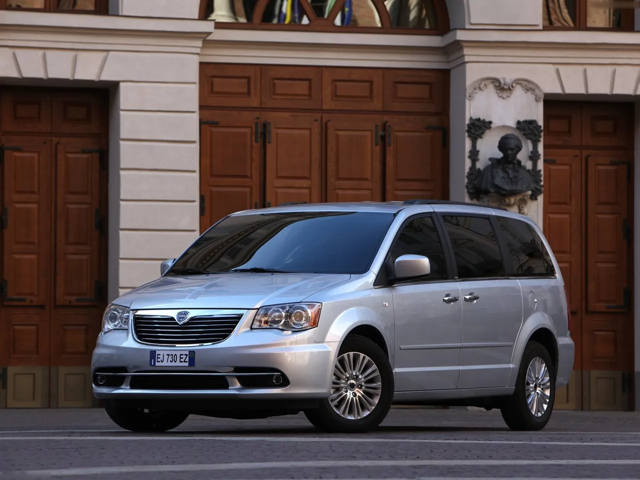 Lancia Voyager (2012)