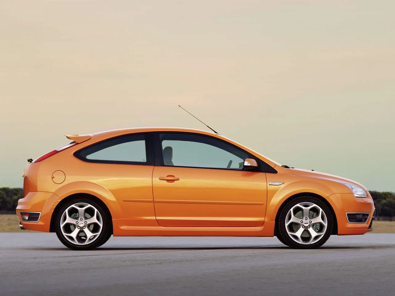 Ford Focus ST (2006) – boční profil