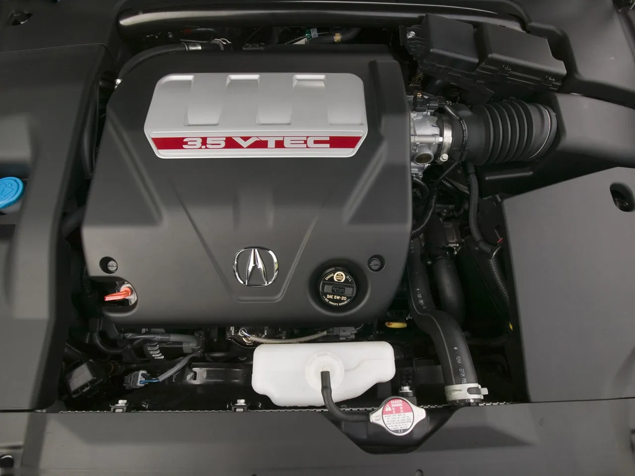 Acura TL Type-S (2007) – motorový prostor