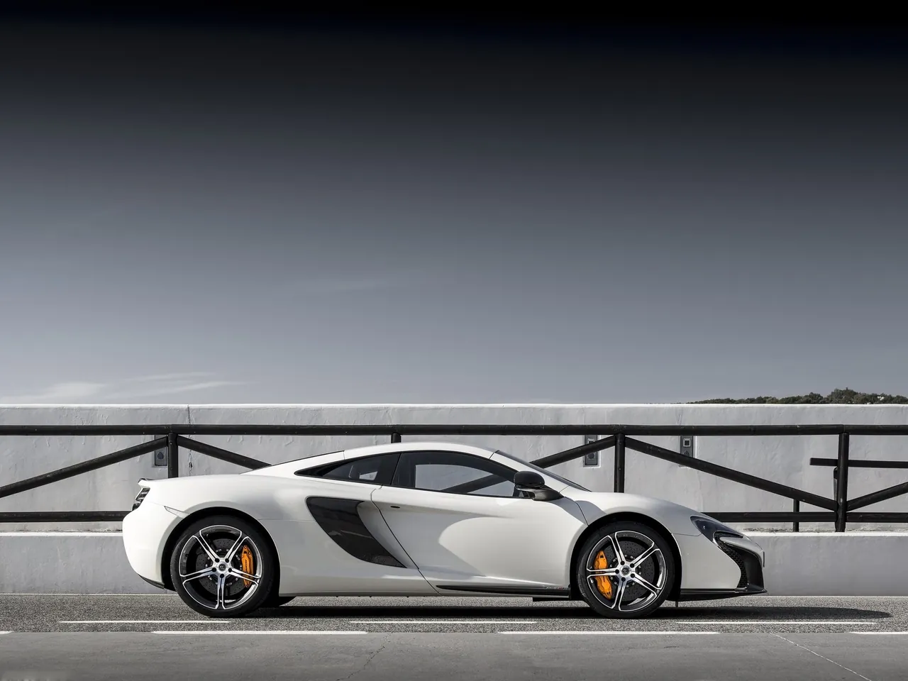 McLaren 650S (2015) – boční profil