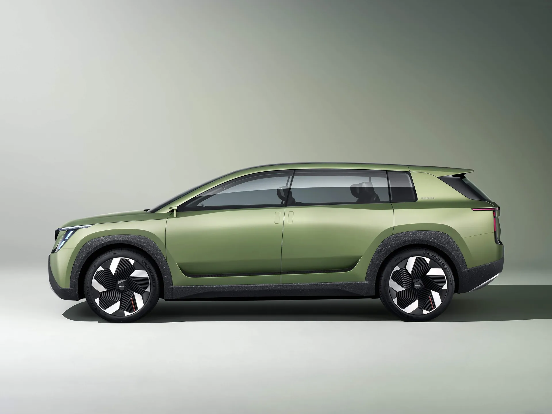 Skoda Vision 7S Concept (2022) – boční profil