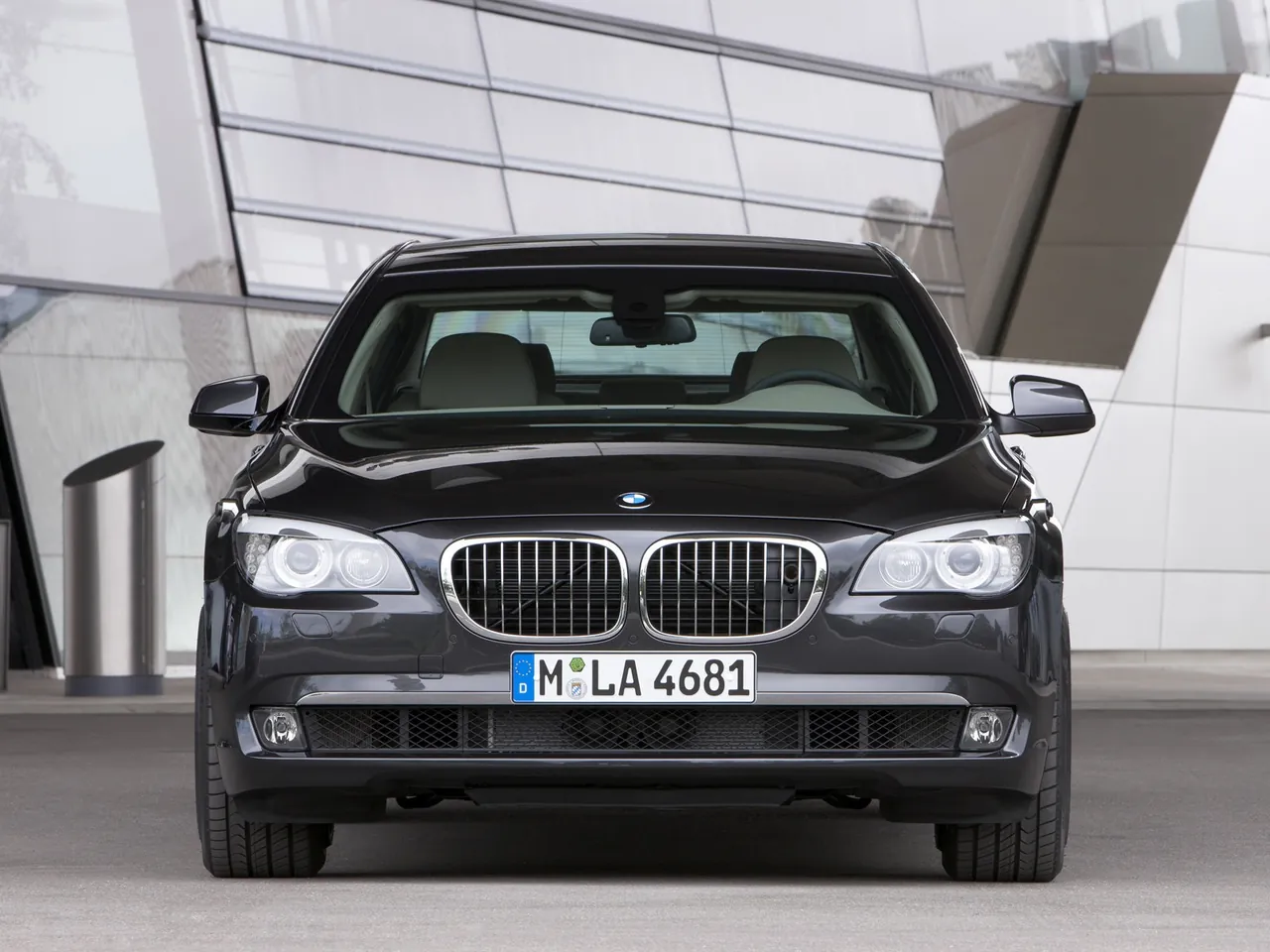 BMW 7-Series High Security (2010) – zepředu