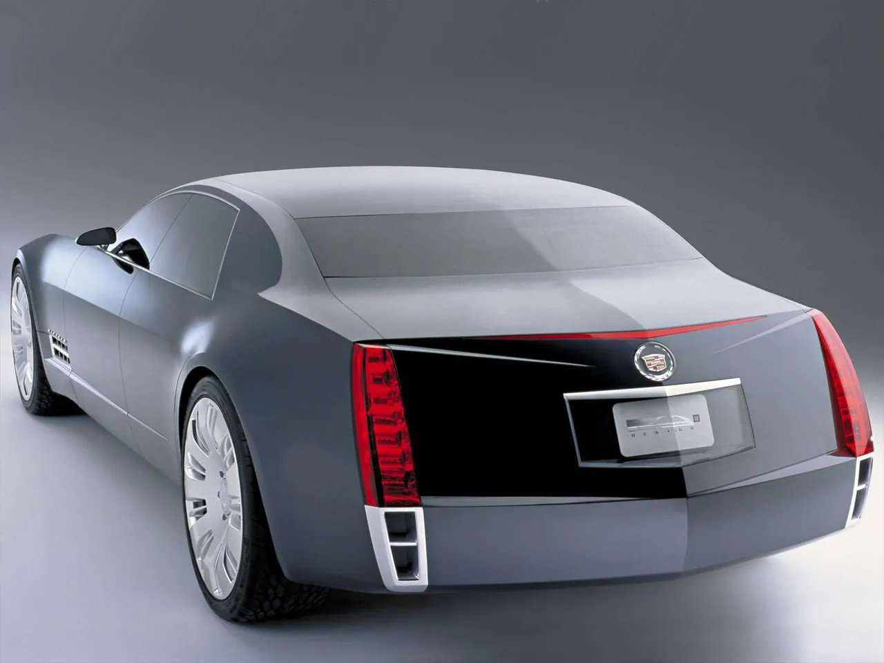 Cadillac Sixteen Concept (2003) – zadní tříčtvrteční pohled
