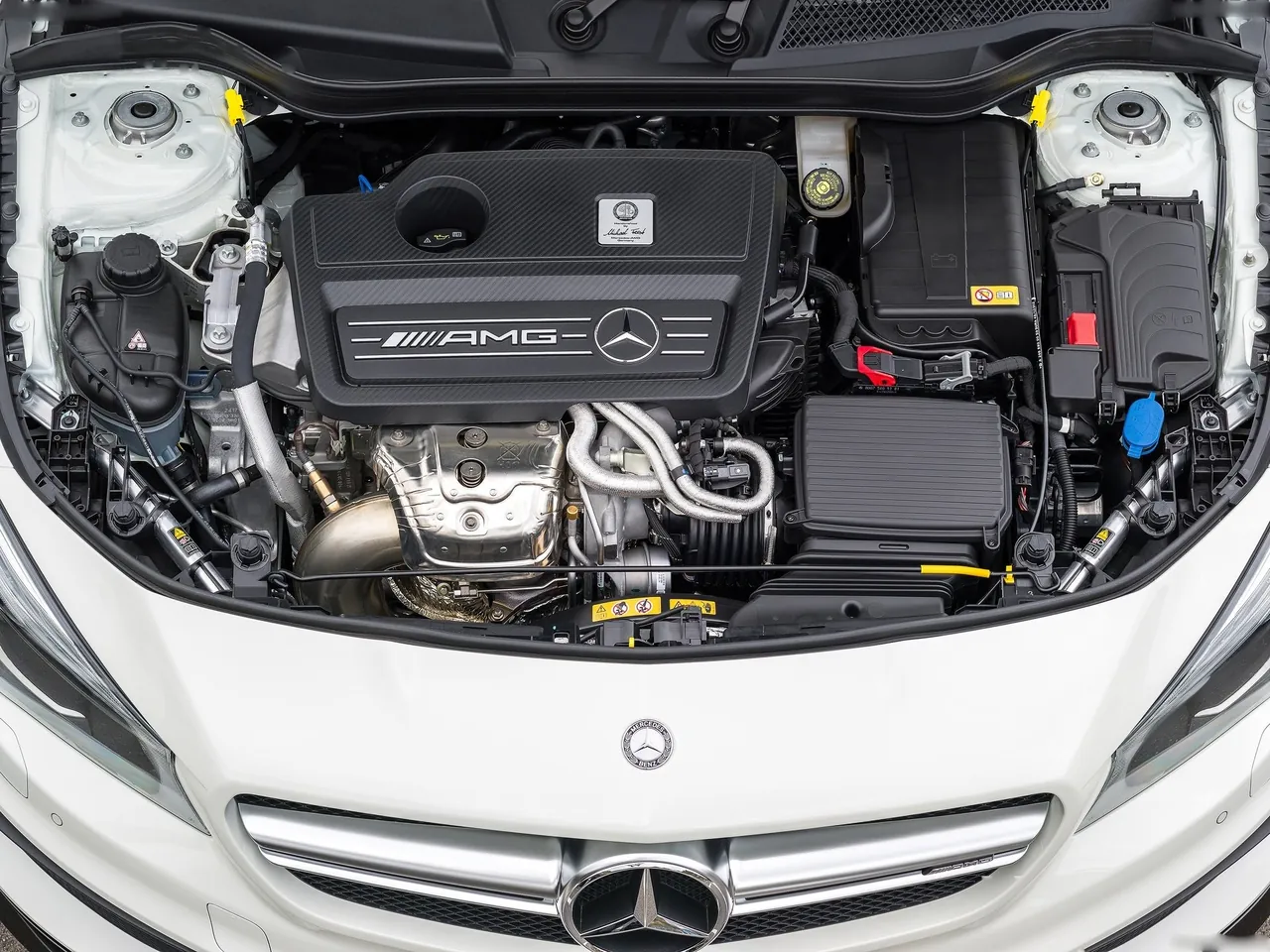 Mercedes-Benz CLA45 AMG Shooting Brake (2016) - Engine Bay