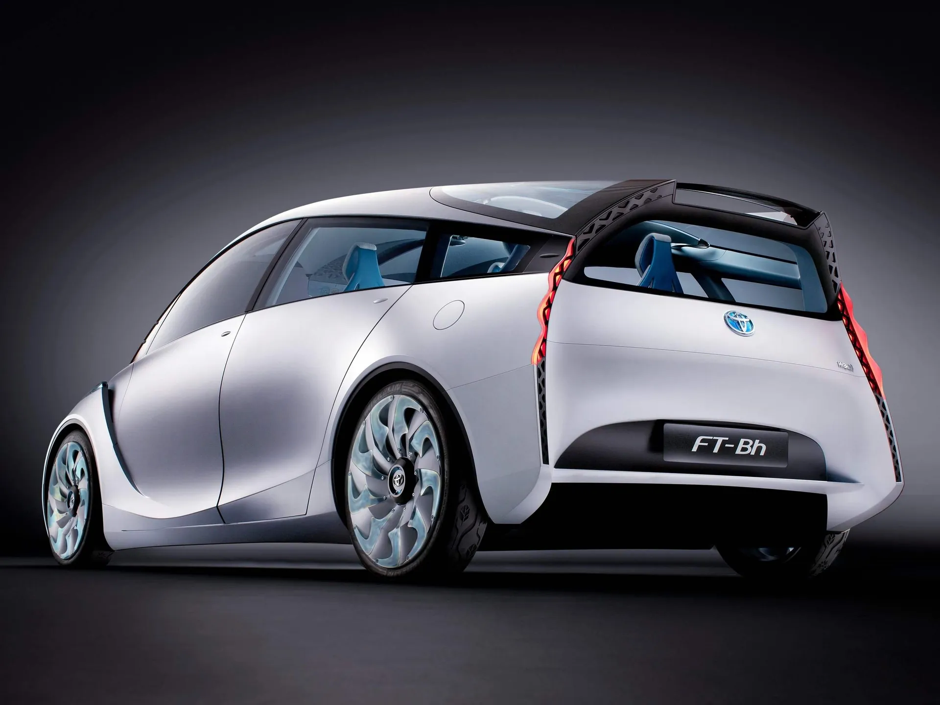 Toyota FT-Bh Concept (2012) – zadní tříčtvrteční pohled