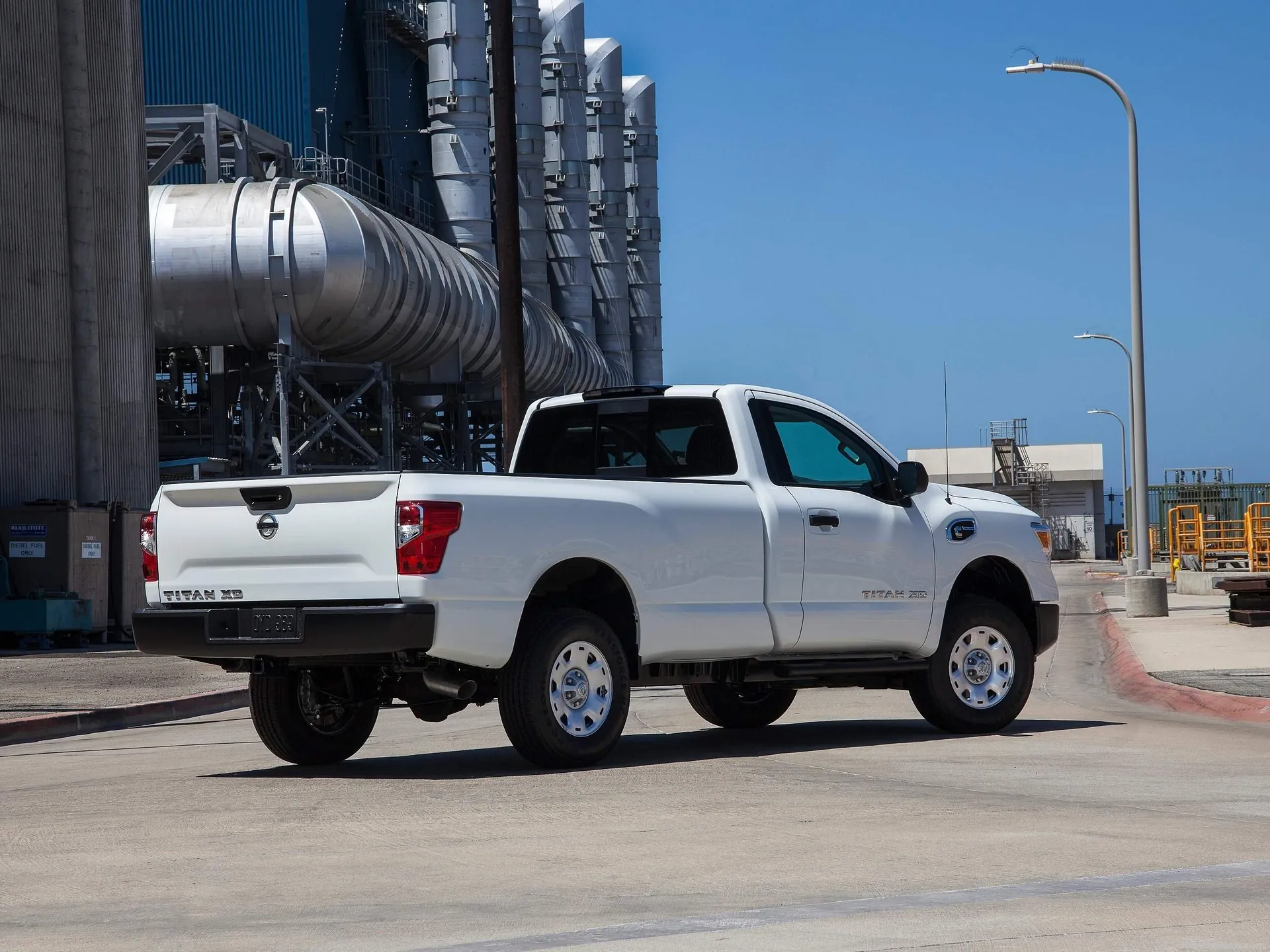 Nissan Titan Single Cab (2017) – zadní tříčtvrteční pohled