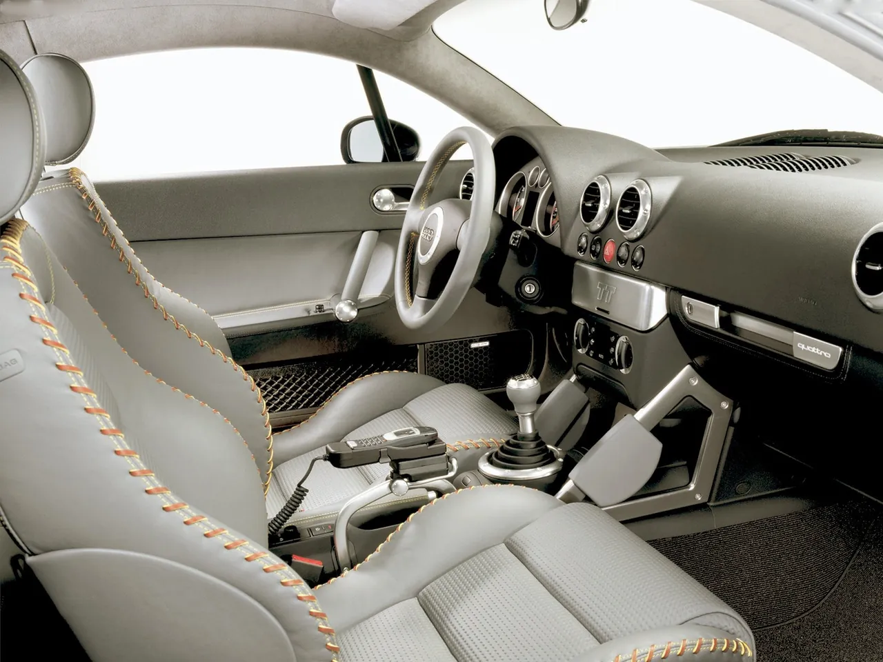 Audi TT Coupe (2001) – interiér