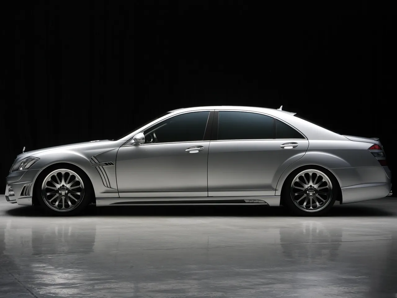 Wald Mercedes-Benz S-Class W221 (2007) – boční profil