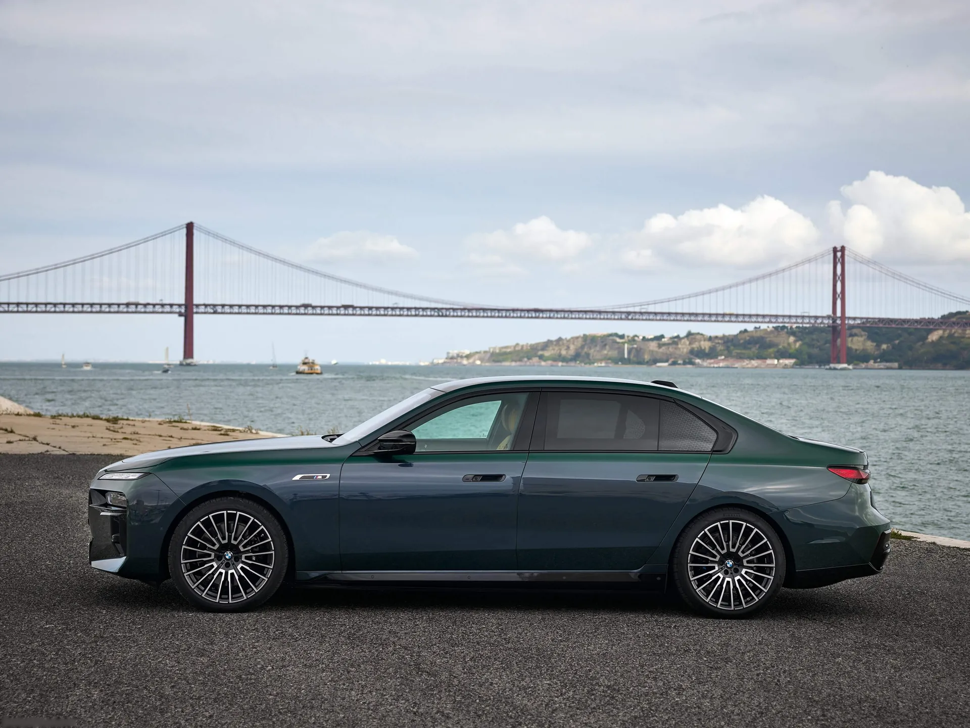 BMW i7 M70 xDrive (2024) – boční profil