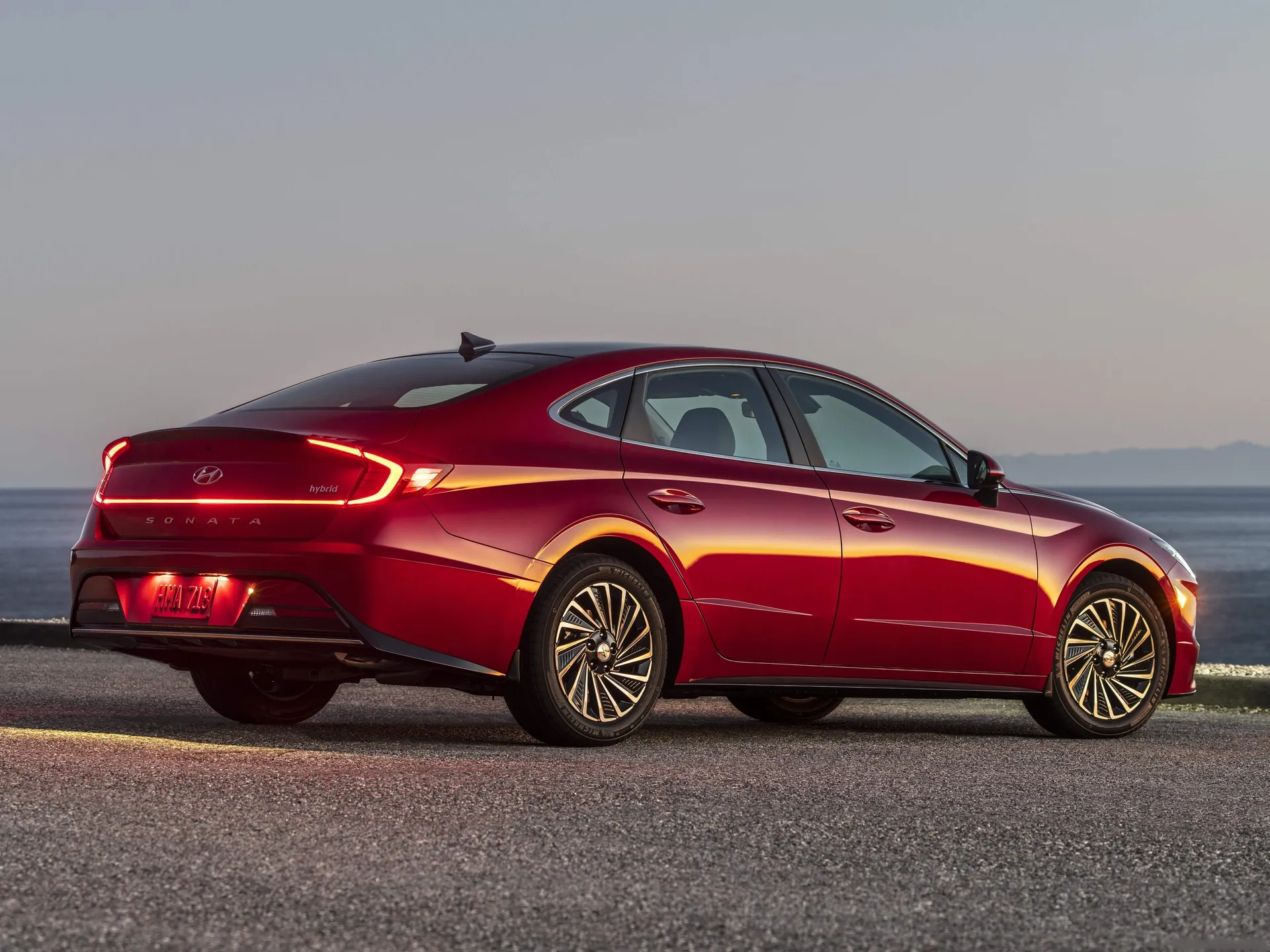 Hyundai Sonata Hybrid (2020) - Rear Three-Quarter