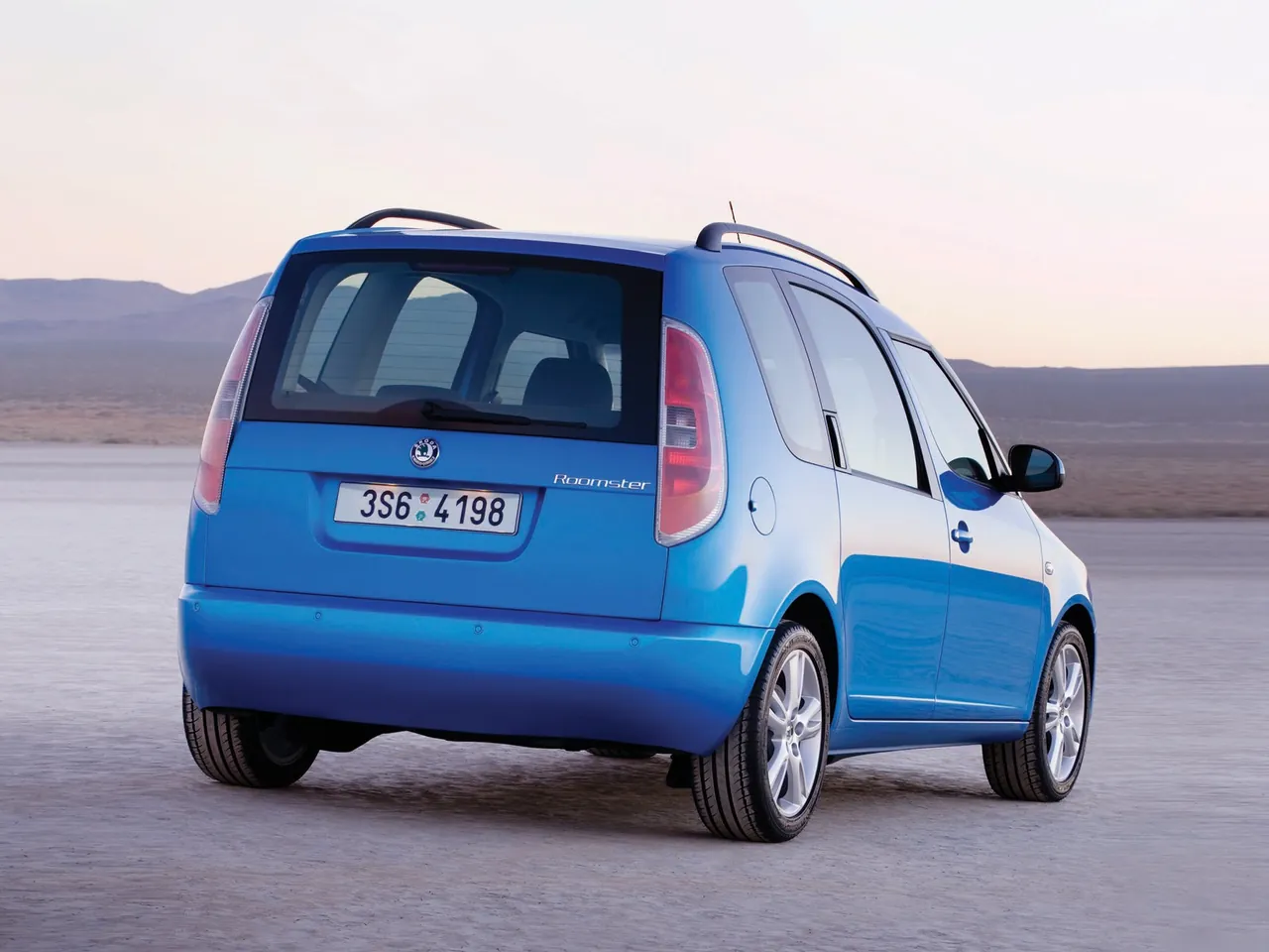 Skoda Roomster (2006) – zadní tříčtvrteční pohled