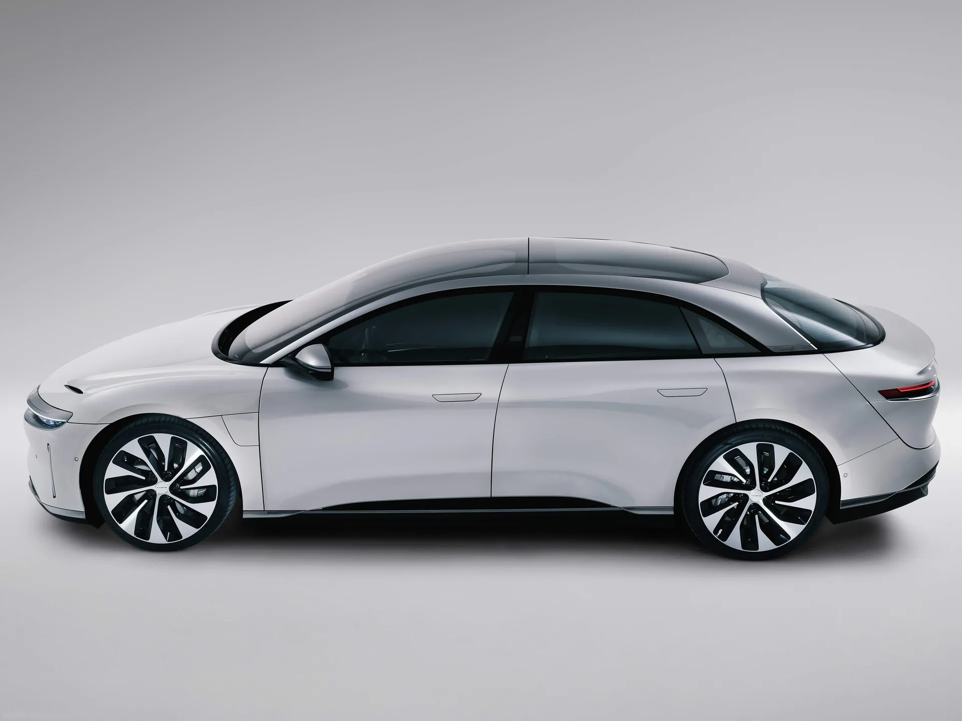 Lucid Air Grand Touring (2022) – boční profil