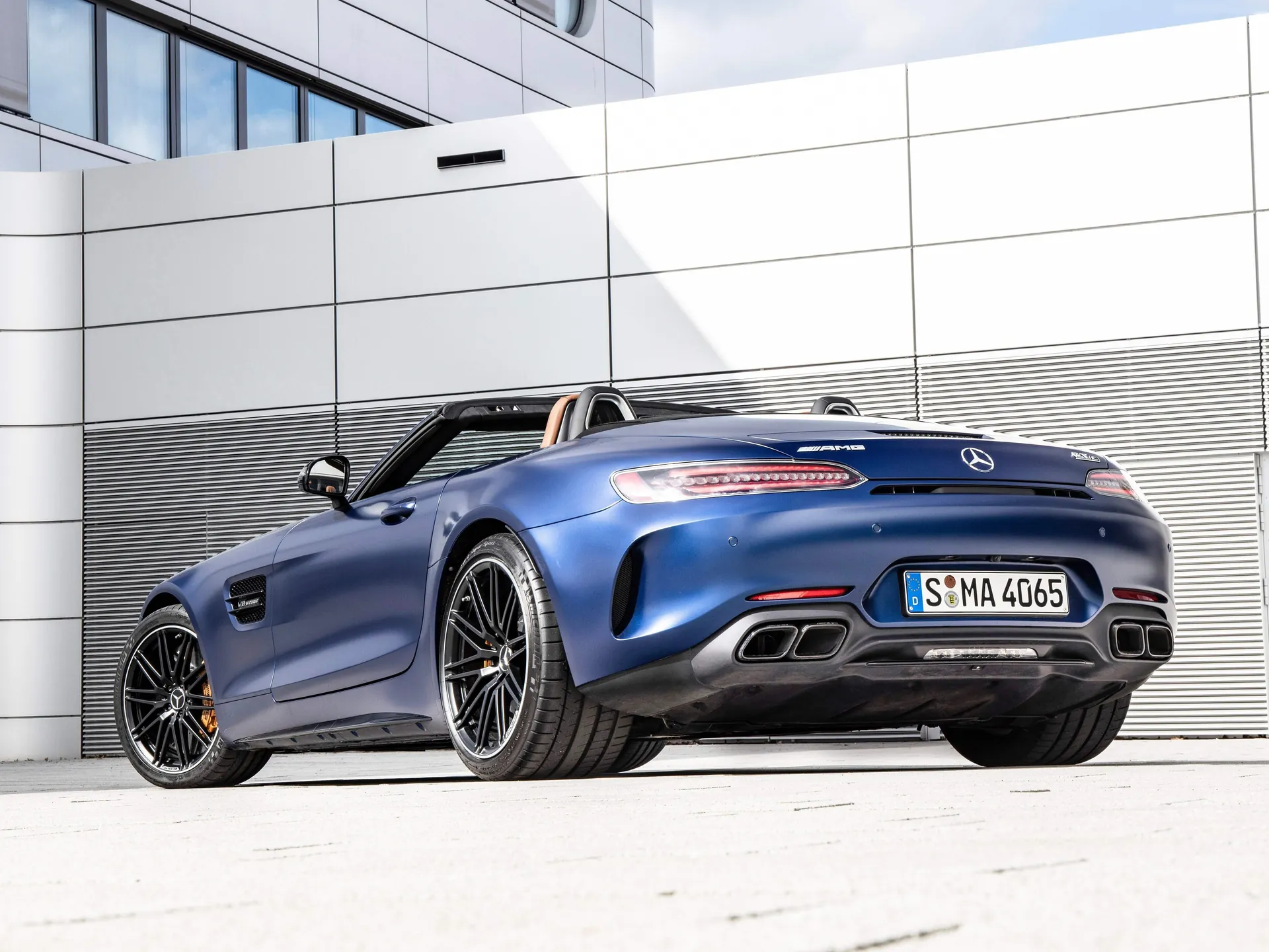 Mercedes-Benz AMG GT C Roadster (2020) - Rear Three-Quarter