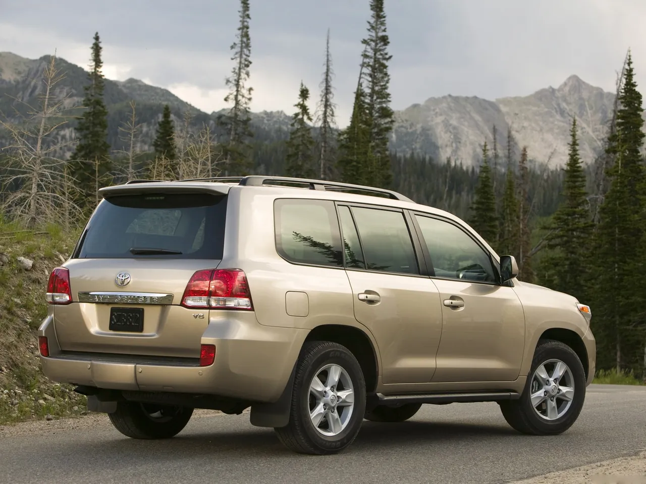 Toyota Land Cruiser (2008) – zadní tříčtvrteční pohled