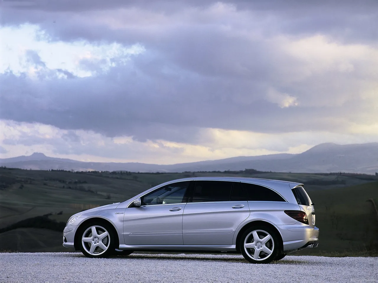Mercedes-Benz R 63 AMG (2007) - Side Profile