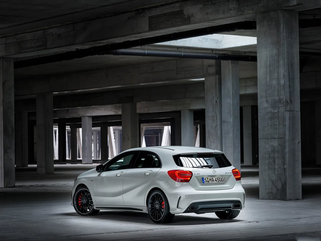 Mercedes-Benz A45 AMG (2014) - Rear Three-Quarter