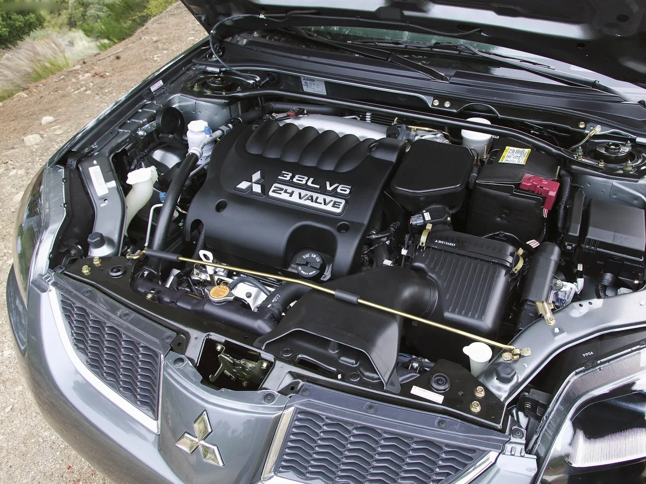 Mitsubishi Galant (2004) – motorový prostor