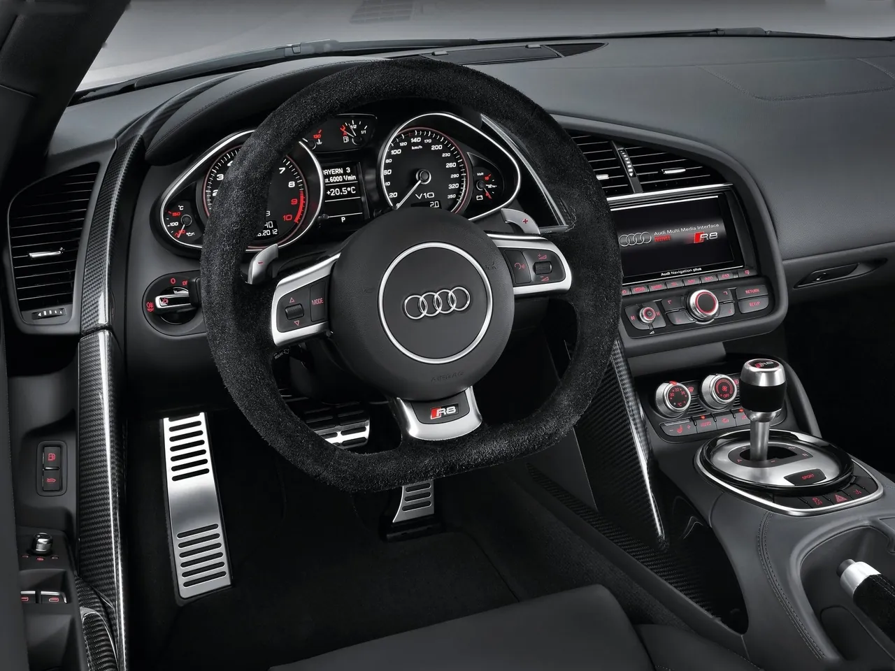 Audi R8 V10 plus (2013) – interiér