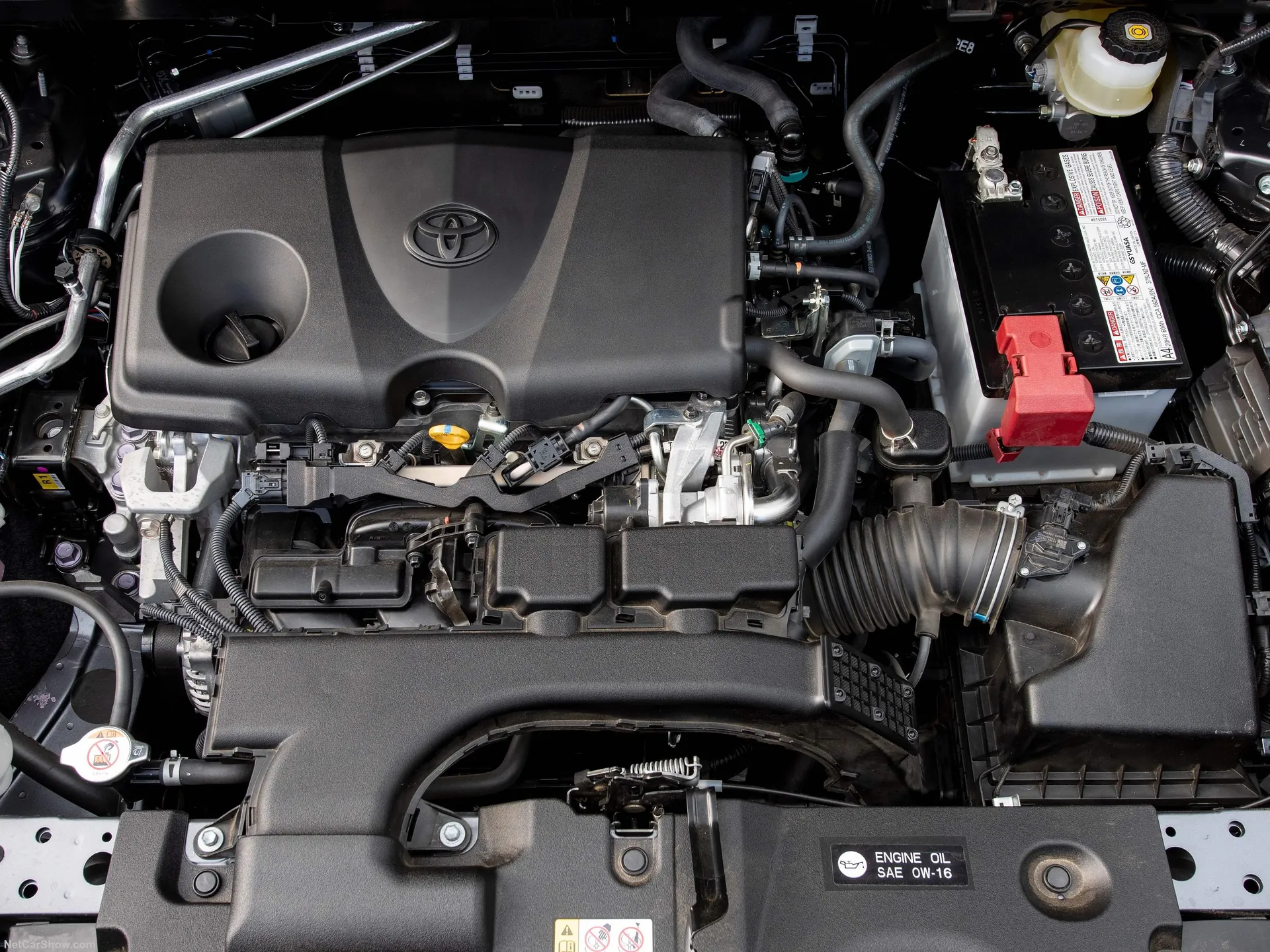 Toyota RAV4 (2019) – motorový prostor