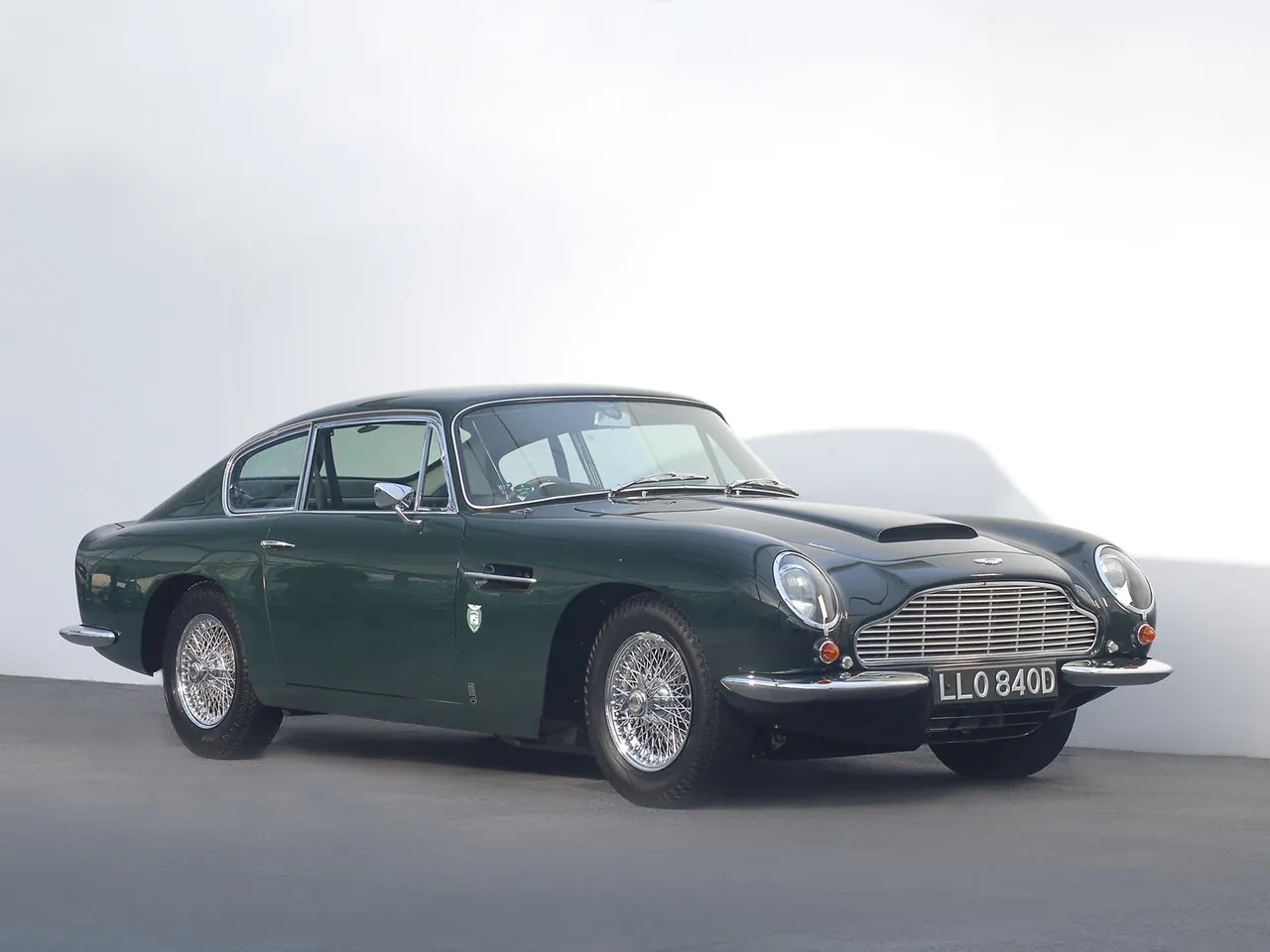 Aston Martin DB6 (1965)