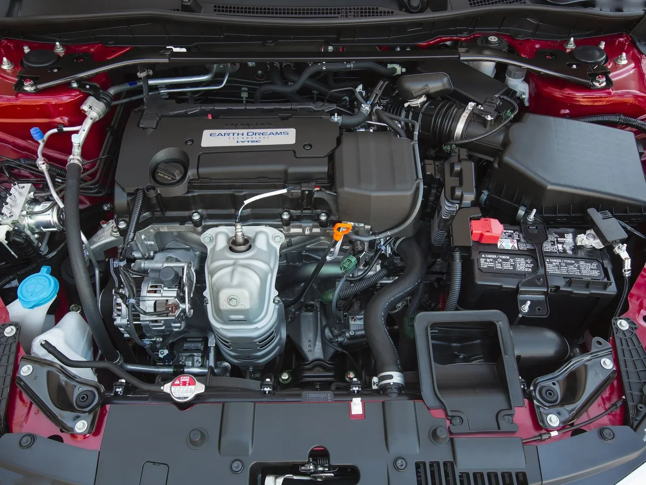 Honda Accord (2016) – motorový prostor