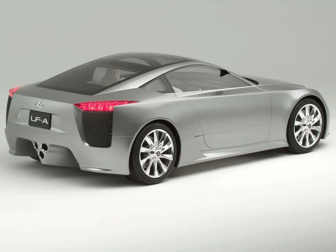 Lexus LFA Concept (2005) – zadní tříčtvrteční pohled