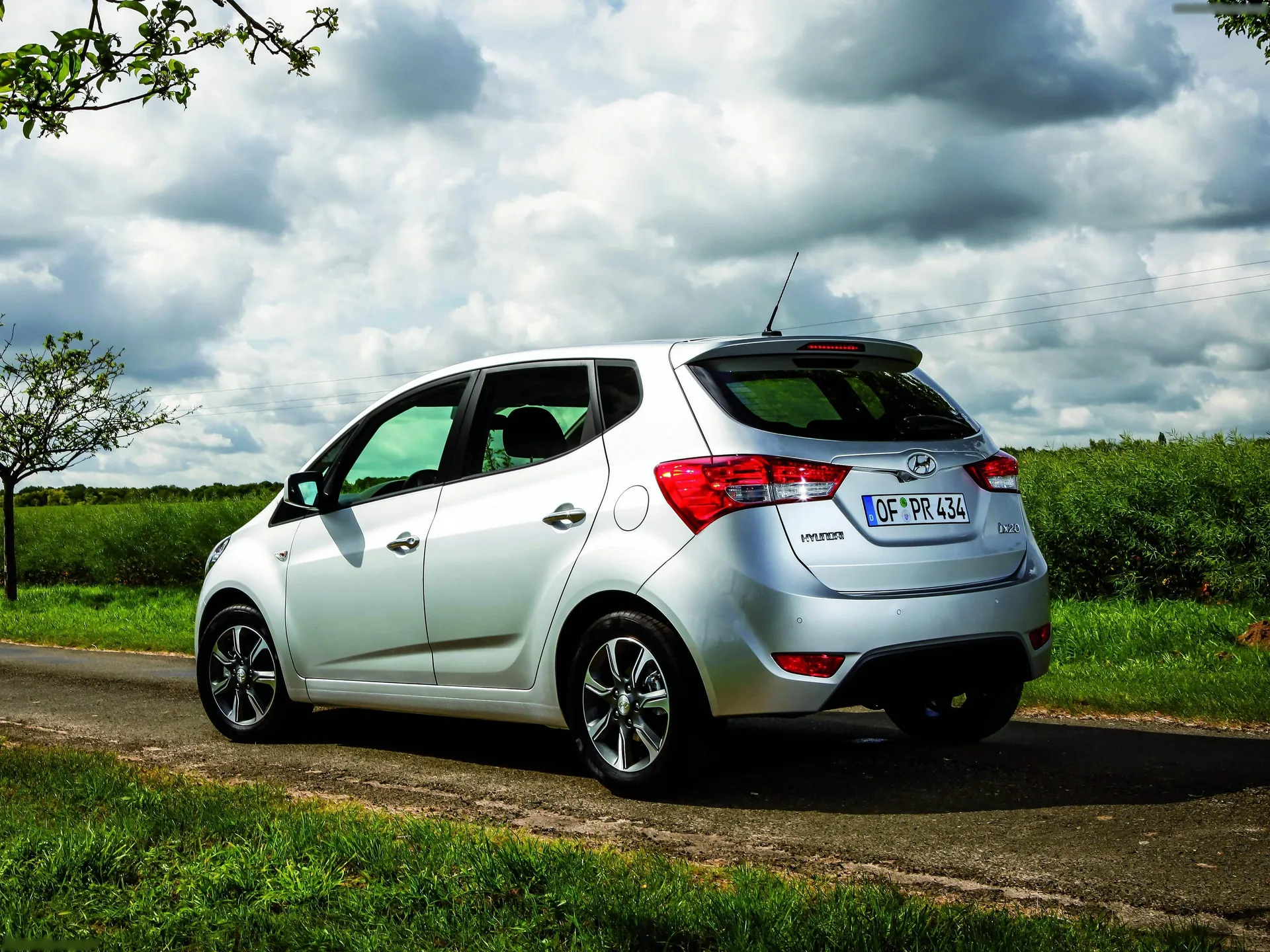 Hyundai ix20 (2016) – zadní tříčtvrteční pohled