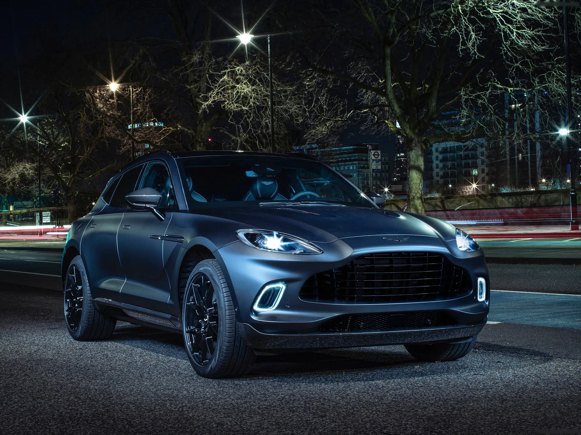 Aston Martin DBX by Q (2021)