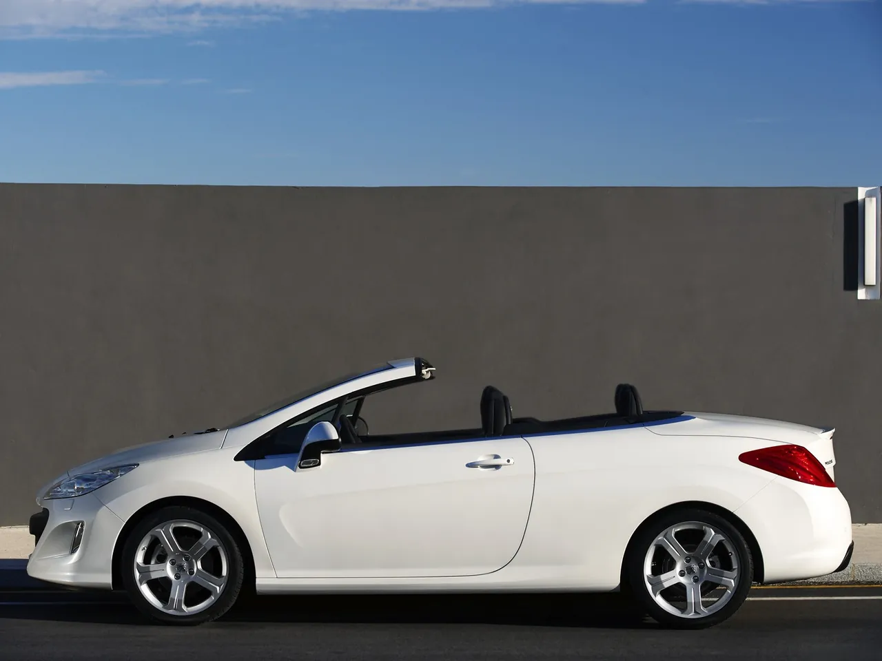 Peugeot 308 CC (2009) – boční profil