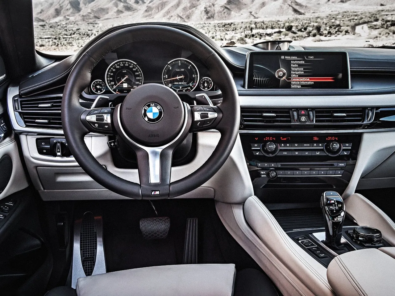 BMW X6 (2015) – interiér
