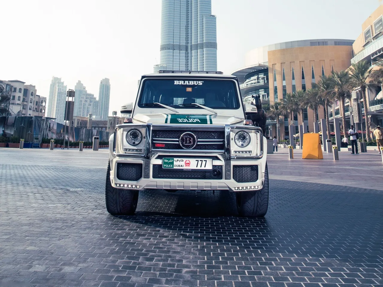 Brabus B63S-700 Widestar Dubai Police (2013) – zepředu